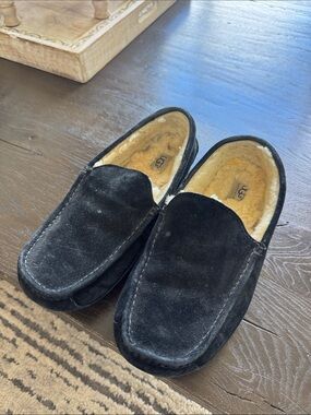 UGG Black Suede Ascot Slipper